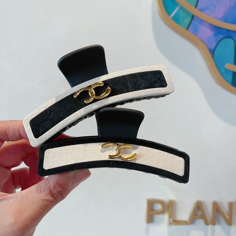 Chanel Grab Hair Clip (32)